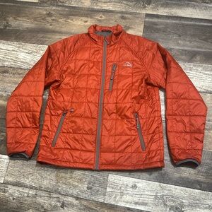 LL Bean Jacket Mens Médium
Orange Quilted Primaloft
Packaway Puffer Hiking Gorp